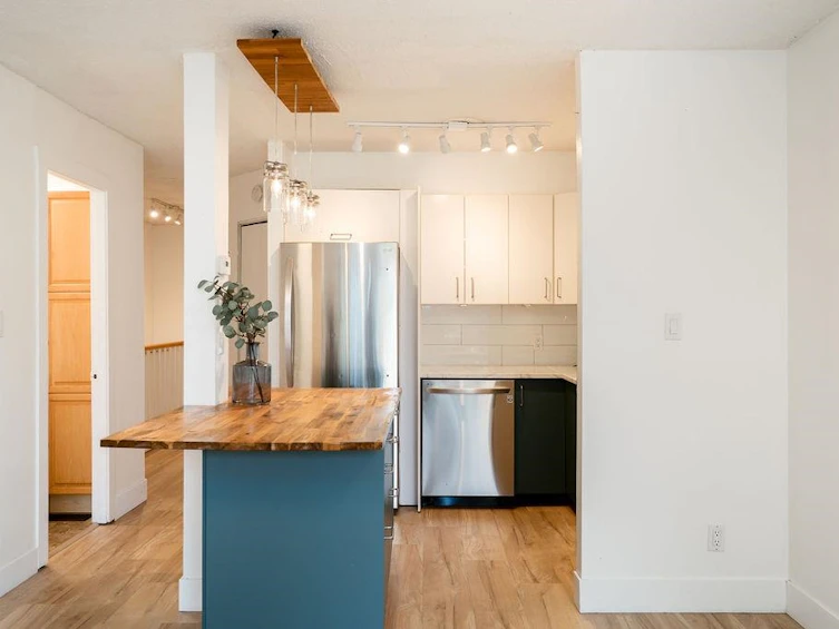 1009 Clarke Road, Port Moody, BC, V3H 1M3