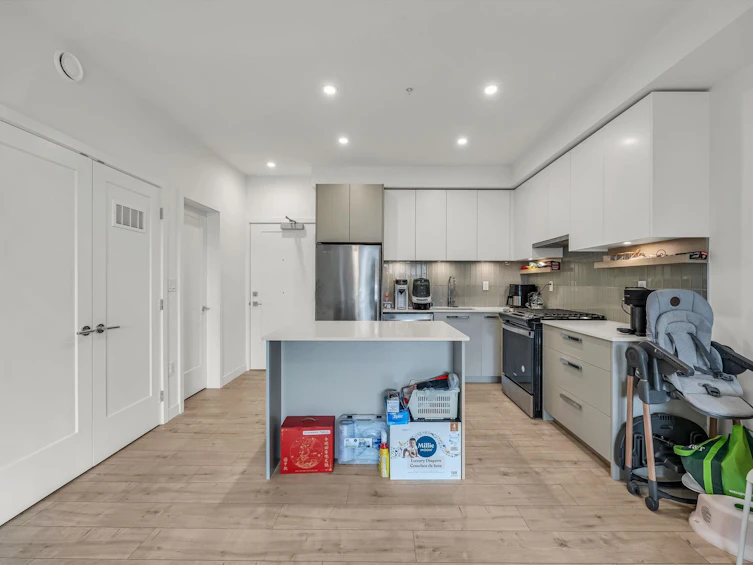 325-13788 76 Avenue, Surrey, BC, V3W 3V9 - 13