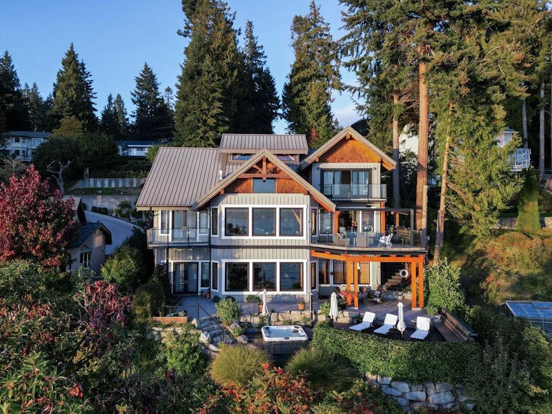 3387 Beach Avenue, Roberts Creek BC