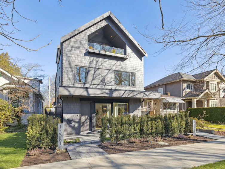 1-3081 W 14th Avenue, Vancouver, BC, V6K 2X7 - 2