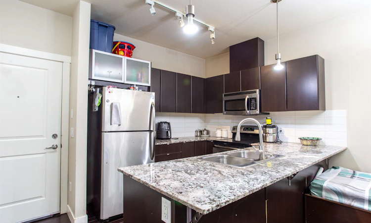409-9655 King George Boulevard