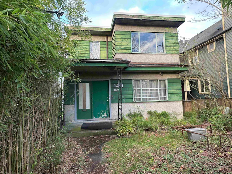 1933 E Broadway, Vancouver, BC, V5N 1W4 - 2