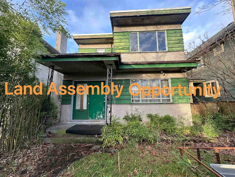 1933 E Broadway, Vancouver, BC, V5N 1W4