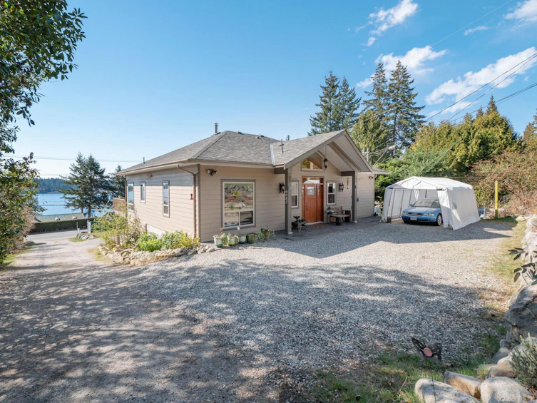 6682 Sunshine Coast Highway, Sechelt, BC, V0N 3A8 - 3