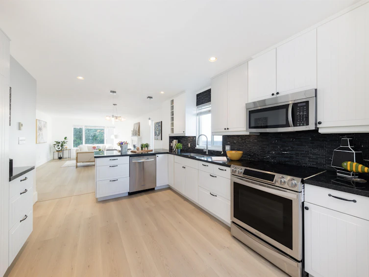 3638 Maginnis Avenue, North Vancouver, BC, V7K 2L6 - 15