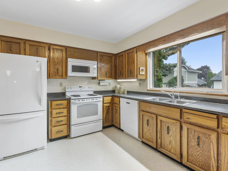8985 145 Street, Surrey, BC, V3R 7J6 - 12