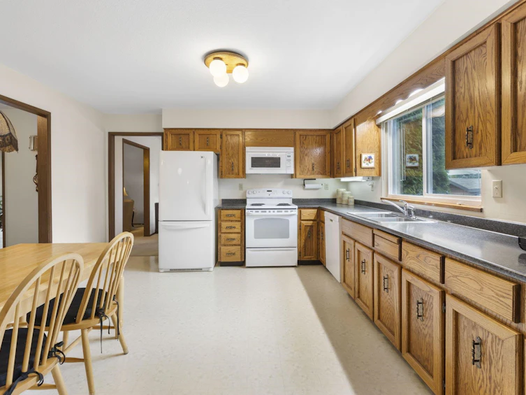 8985 145 Street, Surrey, BC, V3R 7J6 - 13