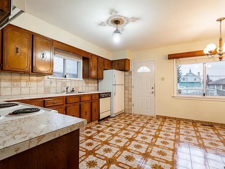 1174 Kelowna Street, Vancouver, BC, V5K 4E2 - 11