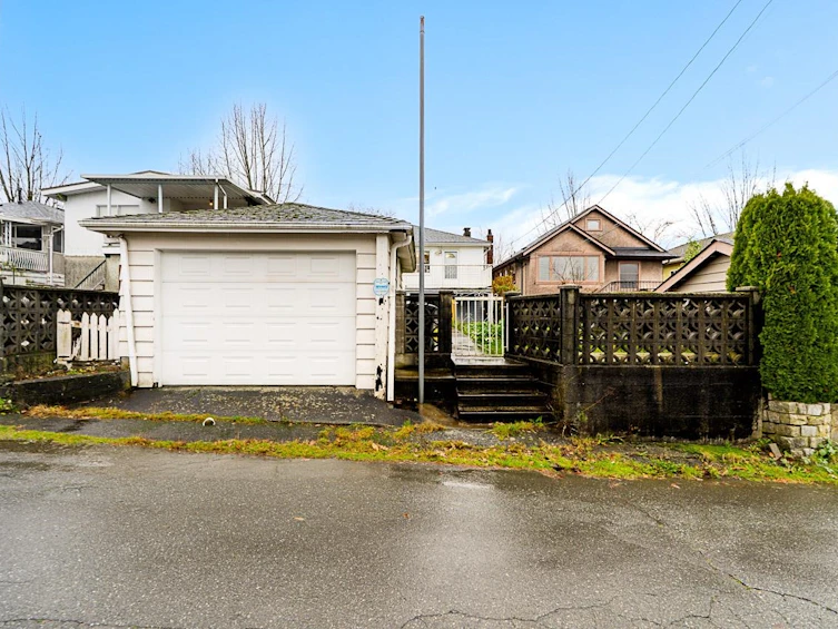 1174 Kelowna Street, Vancouver, BC, V5K 4E2 - 4