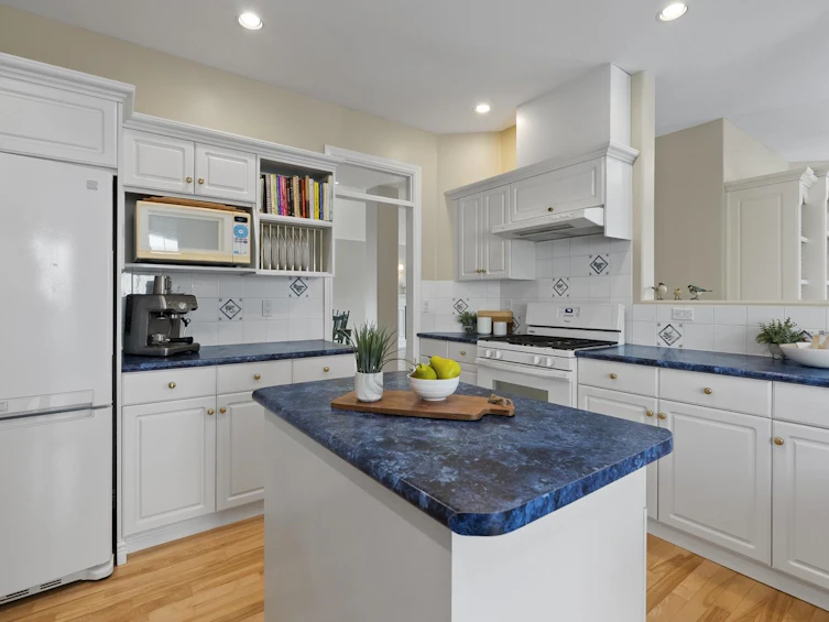 15355 Sequoia Drive, Surrey, BC, V3S 8N4 - 15
