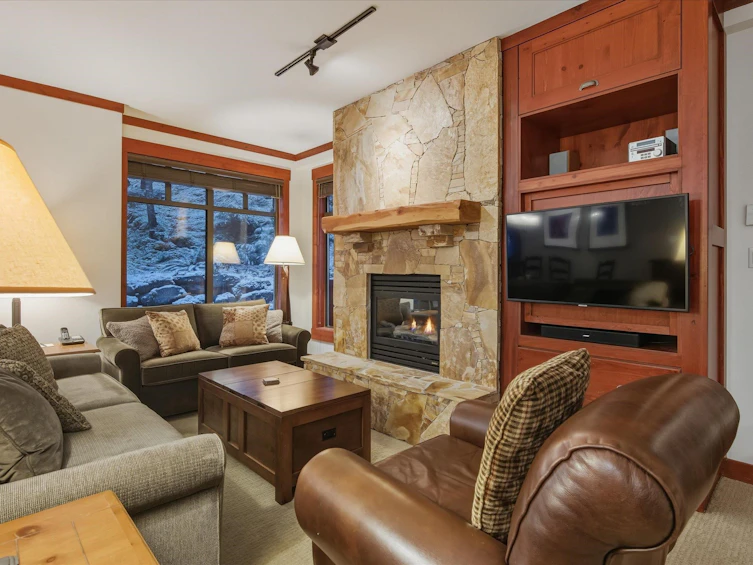 221-2202 Gondola Way, Whistler, BC, V8E 0M7 - 3