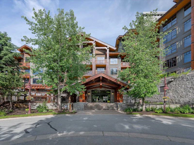 221-2202 Gondola Way - 2