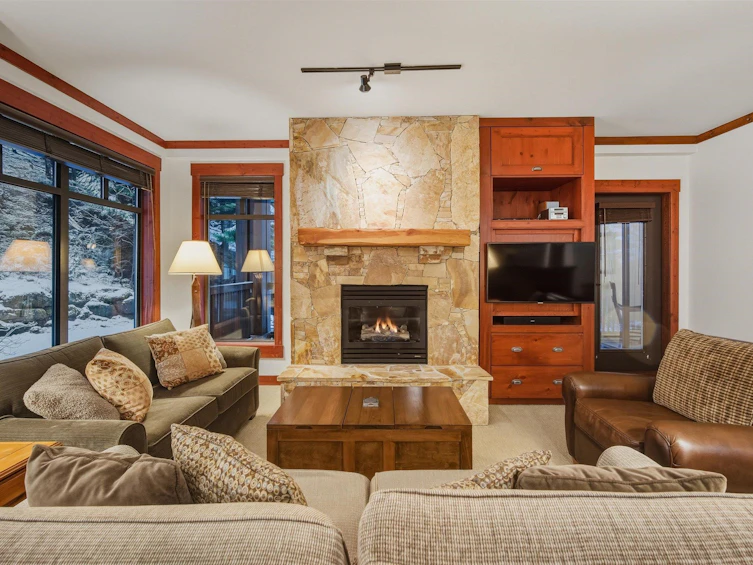 221-2202 Gondola Way, Whistler, BC, V8E 0M7 - 4