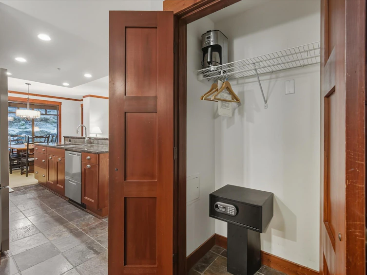 221-2202 Gondola Way, Whistler, BC, V8E 0M7 - 18