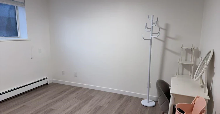 5xx E 9 Street, Vancouver, BC, V7L 2B5 - 6