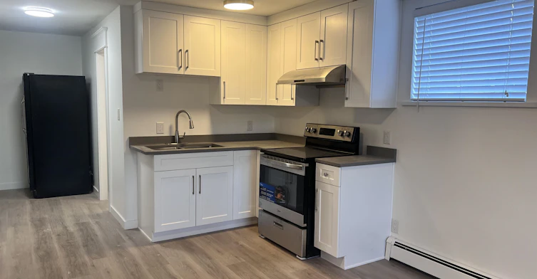 5xx E 9 Street, Vancouver, BC, V7L 2B5 - 3