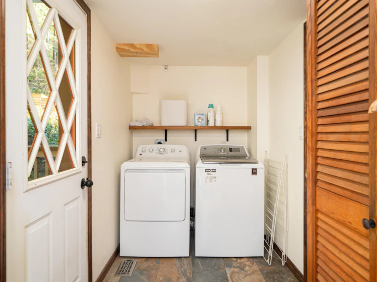 1557 Whitesails Drive, Bowen Island, BC, V0N 1G2 - 12