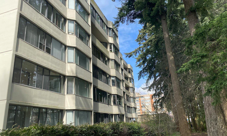 102-1442 Foster Street