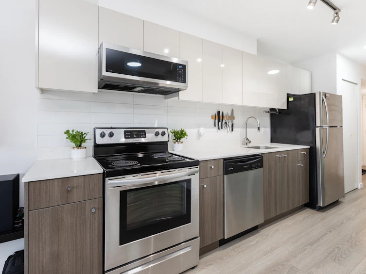 408-10688 140 Street, Surrey, BC, V3T 0M6 - 7