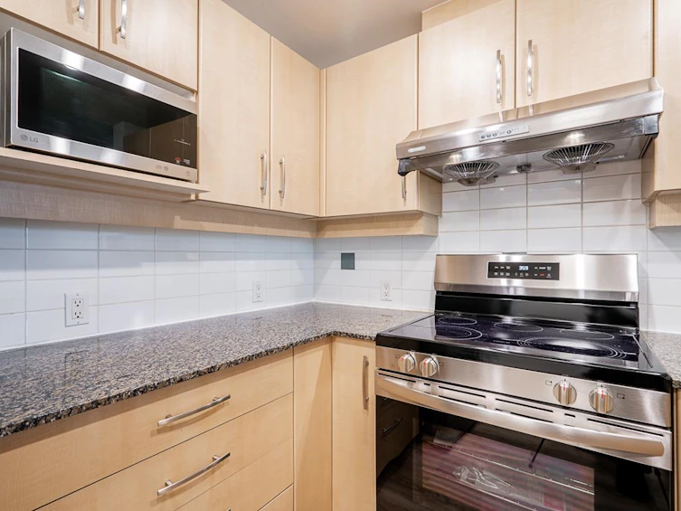 005-9298 University Crescent, Burnaby, BC, V5A 4X8 - 23
