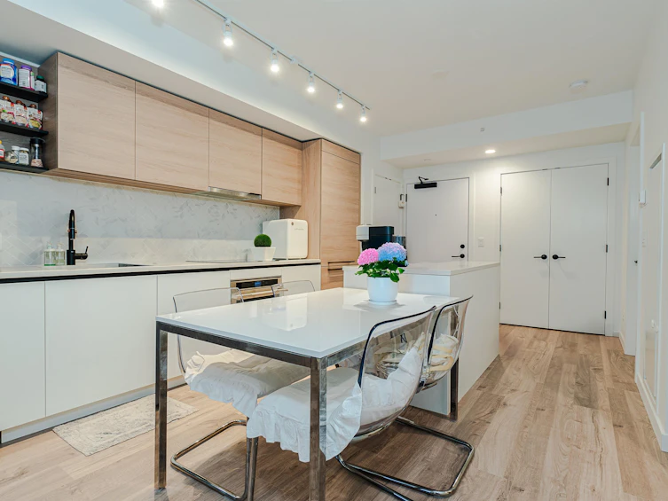 2501-13428 105 Avenue, Surrey, BC, V3T 4B2 - 10