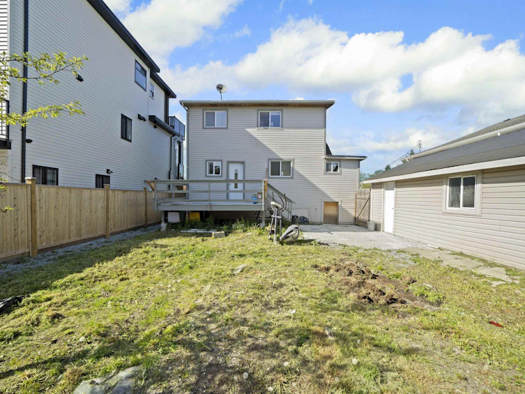 12768 114a Avenue, Surrey, BC, V3V 3P4 - 3