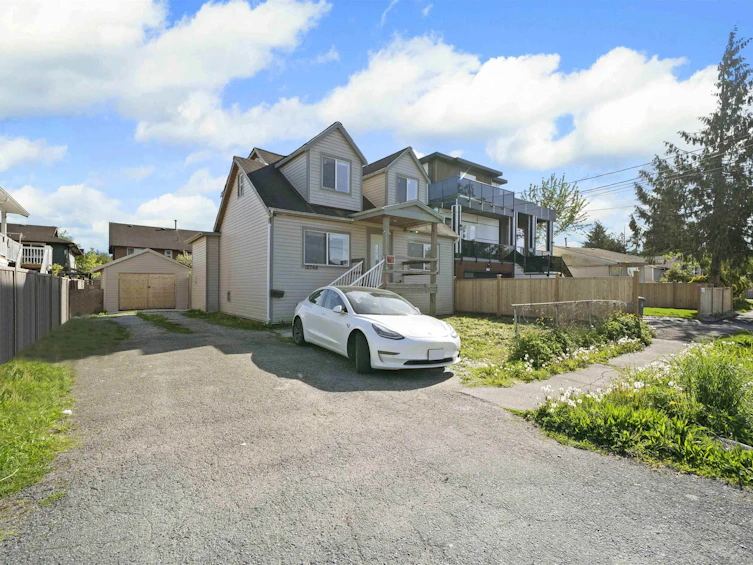 12768 114a Avenue, Surrey, BC, V3V 3P4 - 2