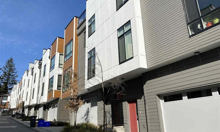 140-16433 19 Avenue