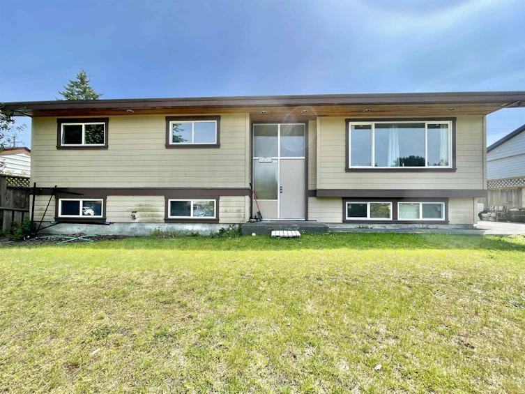 5693 Dolphin Street, Sechelt, BC, V0N 3A0