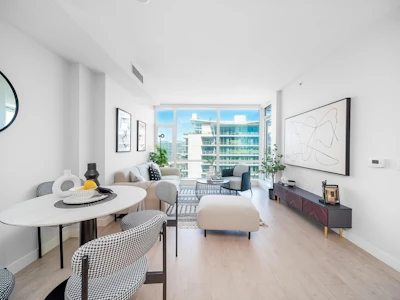 1706-6833 Buswell Street - 4