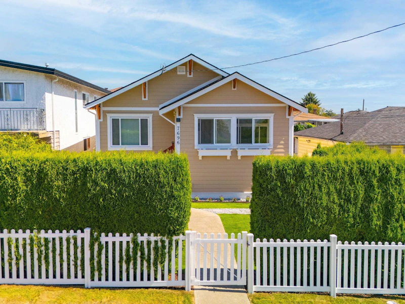 7696 Davies Street, Burnaby BC V3N 3H4