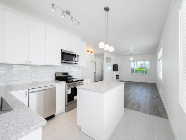 7696 Davies Street, Burnaby, BC, V3N 3H4 - 12