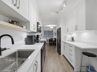 212-2620 Fromme Road - 3