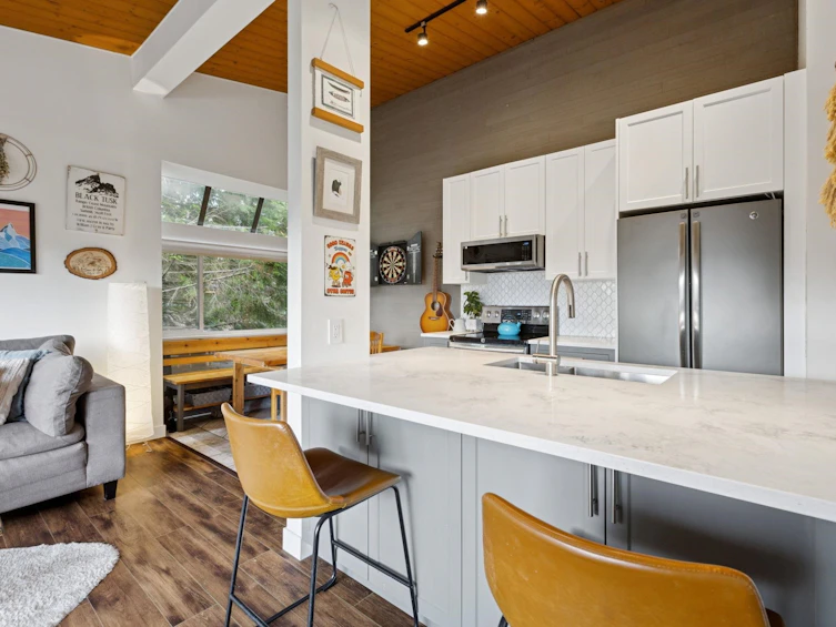 302-146 E 18th Street, North Vancouver, BC, V7L 2X5 - 9