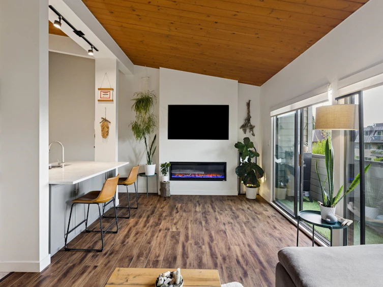 302-146 E 18th Street, North Vancouver, BC, V7L 2X5 - 2