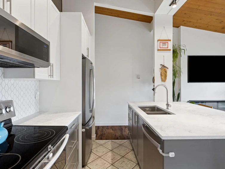 302-146 E 18th Street, North Vancouver, BC, V7L 2X5 - 11