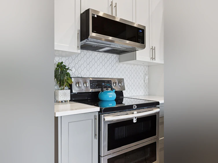302-146 E 18th Street, North Vancouver, BC, V7L 2X5 - 12