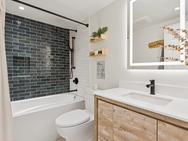 302-146 E 18th Street, North Vancouver, BC, V7L 2X5 - 16