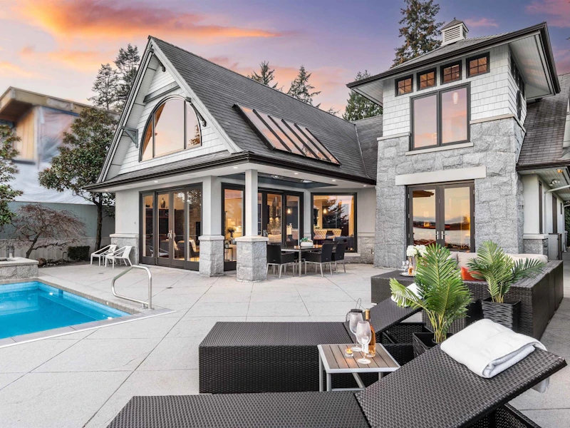 4208 Evergreen Avenue, West Vancouver BC V7V 1H1