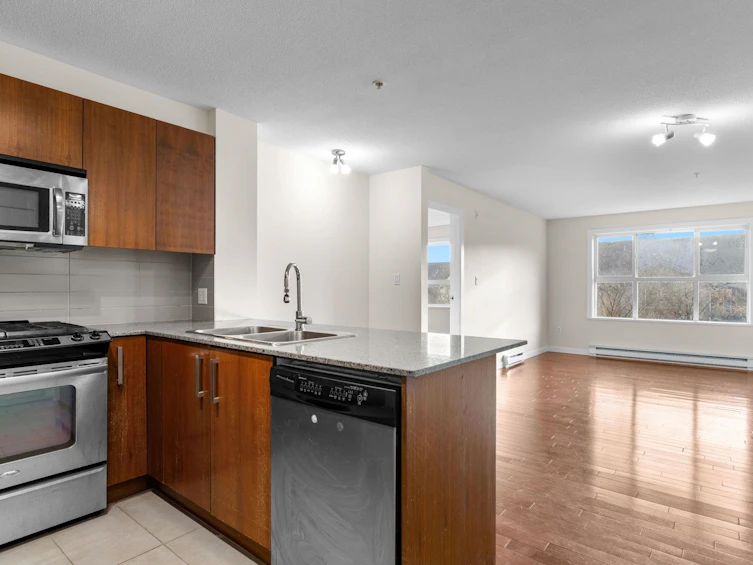 213-5885 Irmin Street, Burnaby, BC, V5J 0C2 - 2