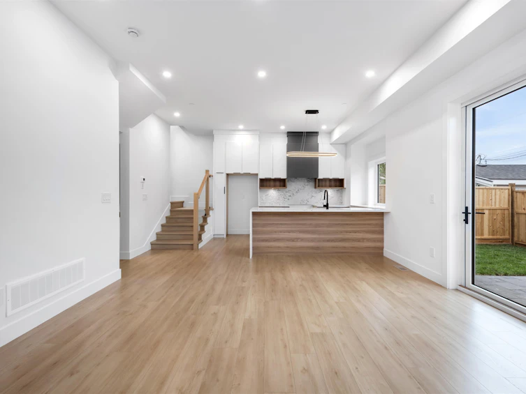 2-1160 Rossland Street, Vancouver, BC, V5K 4A1 - 2
