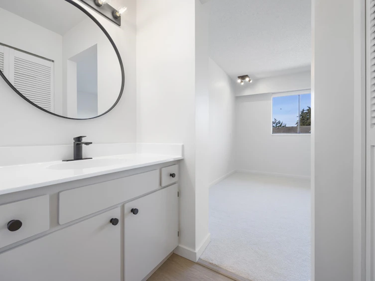 2620 Moorcroft Court, Burnaby, BC, V5B 4R2 - 26