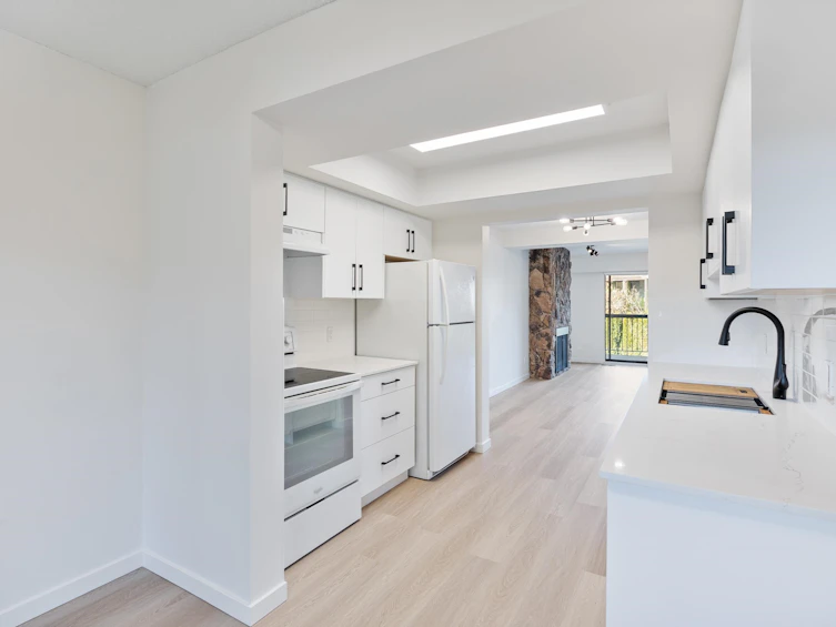 2620 Moorcroft Court, Burnaby, BC, V5B 4R2 - 11