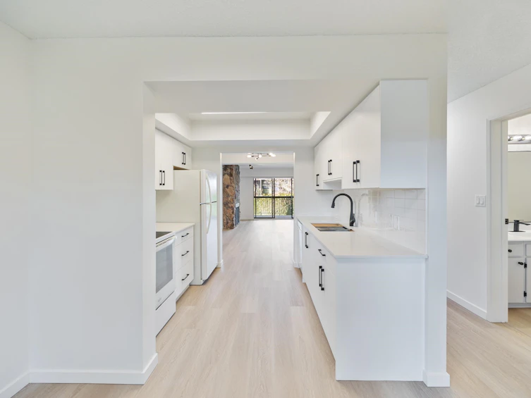 2620 Moorcroft Court, Burnaby, BC, V5B 4R2 - 12