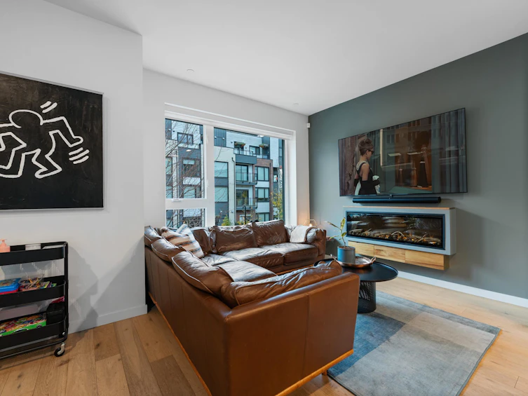 5-528 E 2nd Street, North Vancouver, BC, V7L 0G8 - 2