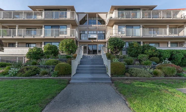207-33233 Bourquin Crescent