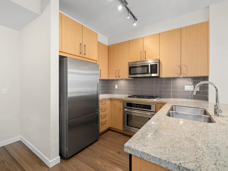 304-139 W 22nd Street, North Vancouver, BC, V7M 0B5 - 11