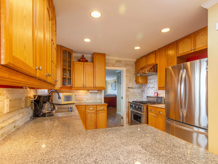 111 N Fell Avenue, Burnaby, BC, V5B 1L3 - 11