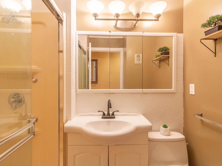 111 N Fell Avenue, Burnaby, BC, V5B 1L3 - 19