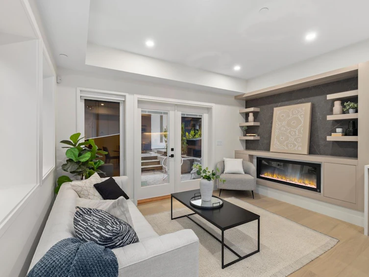 2432 W 49th Avenue, Vancouver, BC, V6M 2V3 - 2